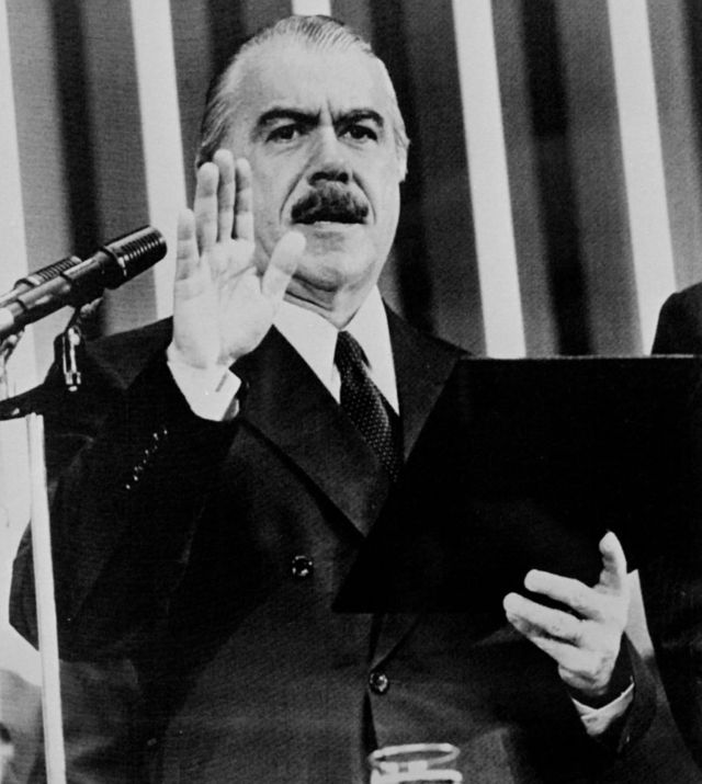 Ex-presidente José Sarney em foto em preto e branco