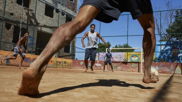 Futebol nosso de cada dia: é possível jogar bola e também ser um