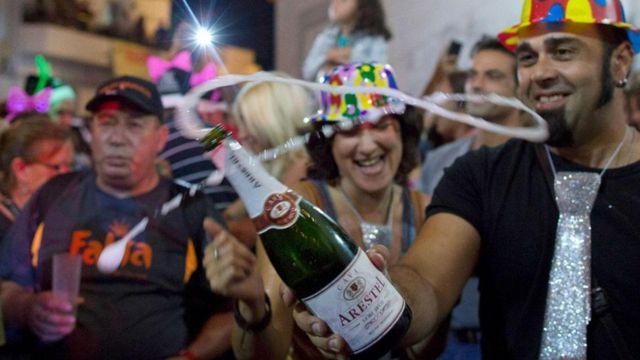 西班牙贝尔丘莱斯镇于每年8月庆祝“新年”（Credit: Sergio Camacho/Getty Images）(photo:BBC)