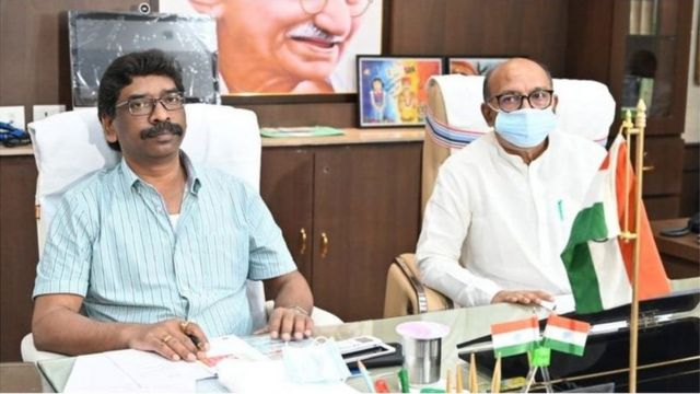 Jharkhand Chief Minister Hemant Saran (left), Assembly Speaker Rabindranath Mahato (right)