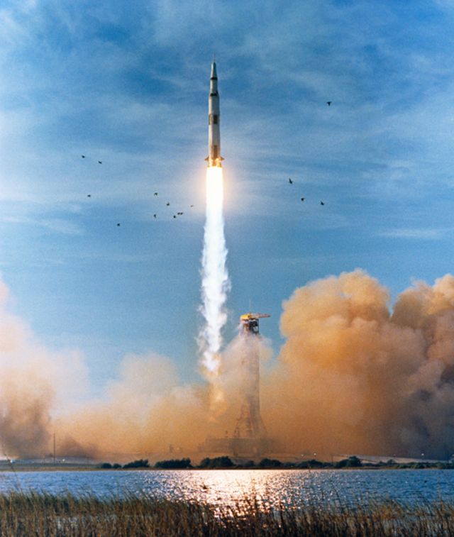 Lanzamiento del Apolo 8 con un cohete Saturno V