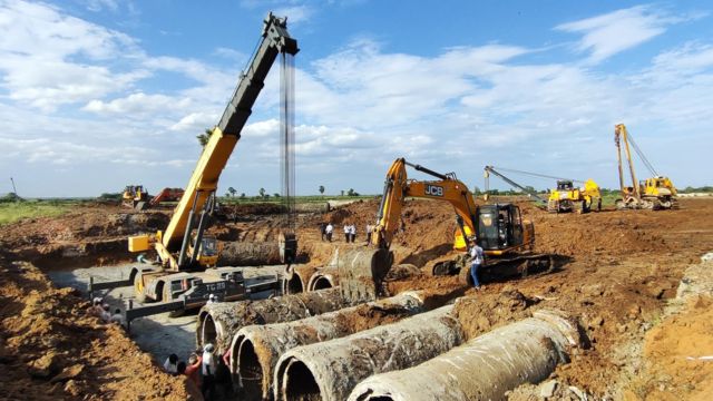 என்.எல்.சி  சுரங்க விரிவாக்க பணிக்கு நெல் பயிர்கள் அழிப்பு கிராம மக்கள் போராட்டம்