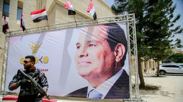 Banner com o rosto do Presidente do Egito em Gaza