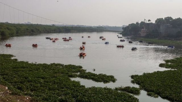 On Monday, rescue boats were still searching for those missing after the bridge collapsed.