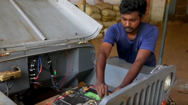 ஜீப் உருவாக்கிய இளைஞர்