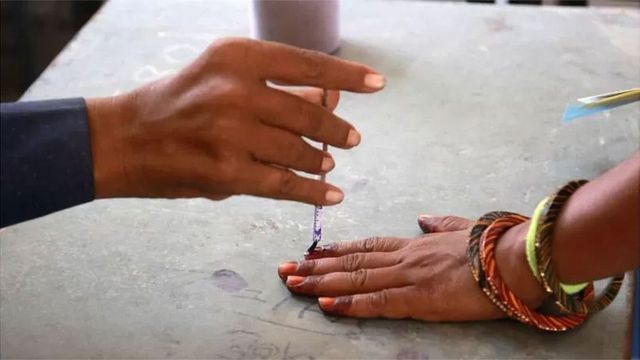 Panchayat Election ગુજરાત : ગ્રામપંચાયતની ચૂંટણી માટે મતદાન શરૂ - BBC News  ગુજરાતી