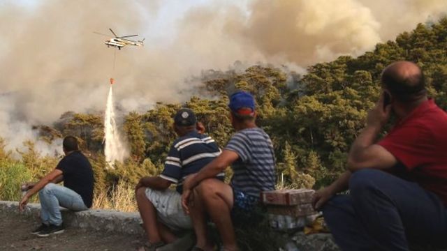 Помощь в борьбе с пожарами оказывает авиация, прибывшая из соседних стран