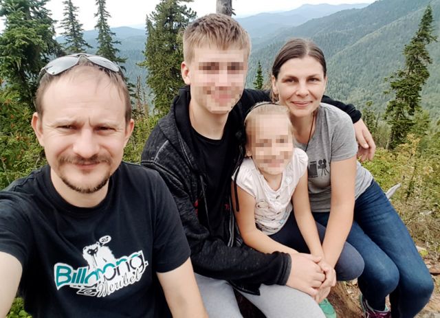 Dmitry Gorbunov con su familia.