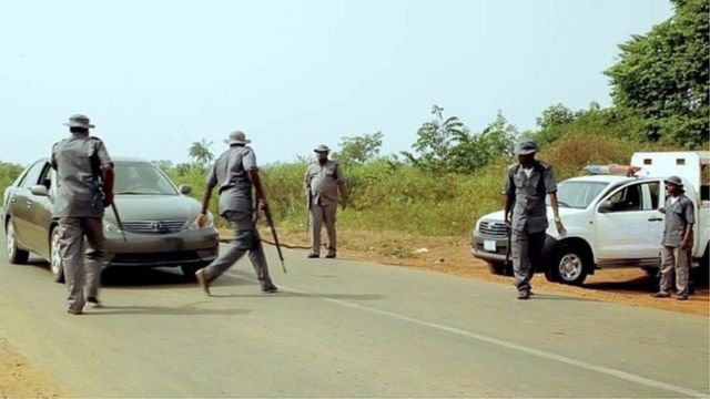 Awọn asọbode da ọkọ kan duro loju popo