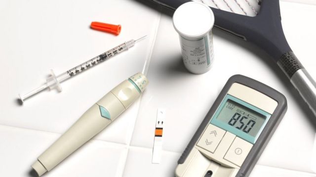 Diyabetik kan şekeri seviyesi test kiti ve insülin 