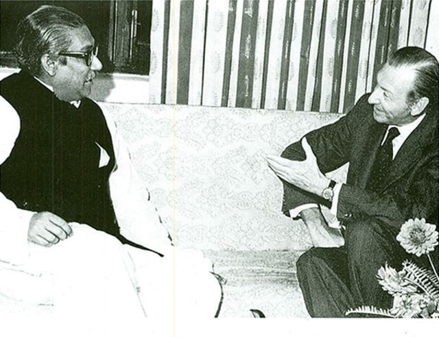 নভেম্বর ১৯৭২য়ে জাতিসংঘের মহাসচিব কুর্ট ভাল্ডহাইমের সাথে শেখ মুজিবুর রহমান