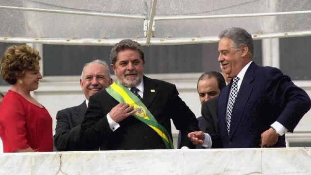 Lula con Fernando Henrique Cardoso, Marisa y José Alencar en su primera toma de posesión, en 2003.