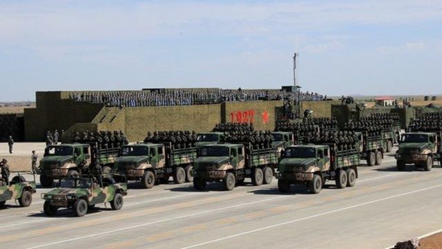 2017年中国建军90周年阅兵，火箭军亮相。火箭军被中国视为“战略威慑的核心力量，是大国地位的战略支撑，是维护国家安全的重要基石。”(photo:BBC)