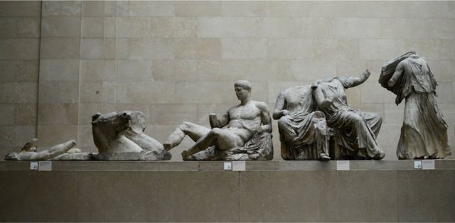1816年，英国政府用3.5万英镑的价钱从额尔金手中买下古希腊神庙雕塑残骸文物，并将它们永久性移交给大英博物馆收藏，并于1817年起开始在大英博物馆向公众展出。(photo:BBC)