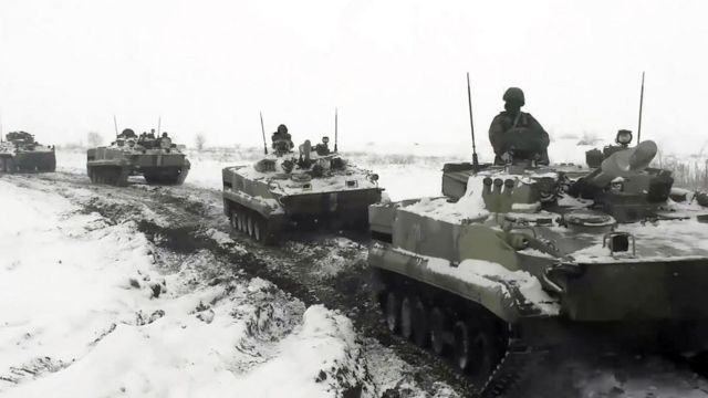 Ukrayna sınırı yakınındaki Rostov'a giden Rus askeri birlikleri.