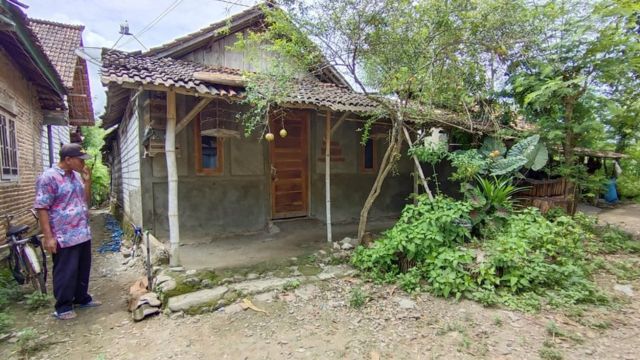 Kediaman Lasri di Desa Bogorejo, Rembang, Jawa Tengah.