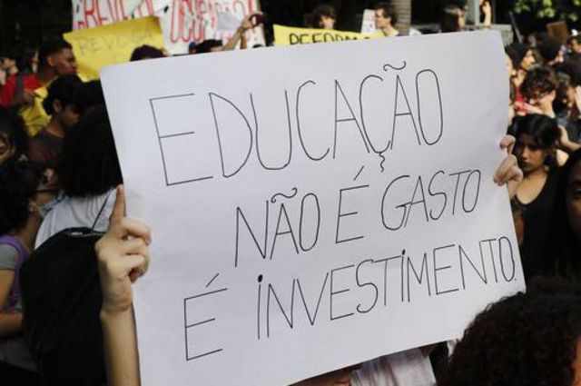 Protesto de estudantes na Avenida Paulista contra a reforma do ensino médio
