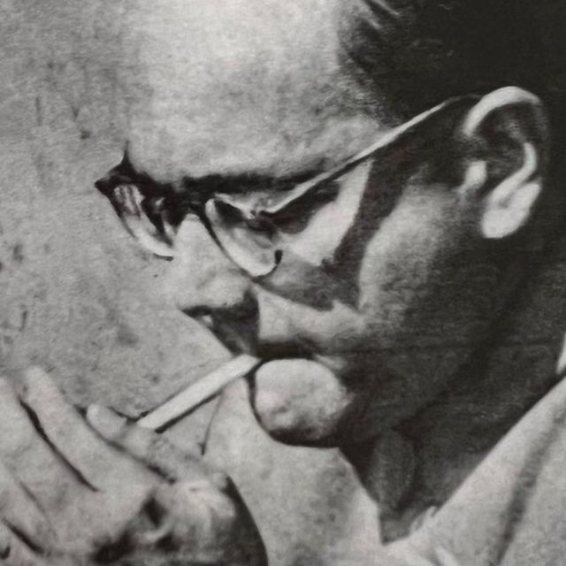 தெற்காசியாவிற்கு வந்த பிறகு சிகரெட் பிடிக்கும் பழக்கம் அதிகமாகிவிட்டது