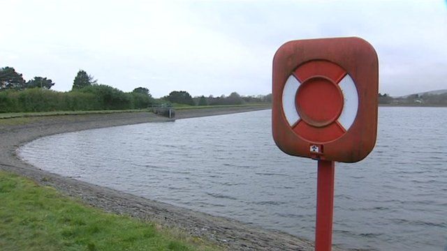 Buoyancy aid at reservoir