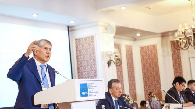 Атамбаев КСДПнын 17-съездинде