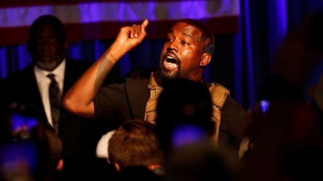 Kanye west yabwiraga abaje mu gikorwa cye nta ndangururamajwi akoresheje