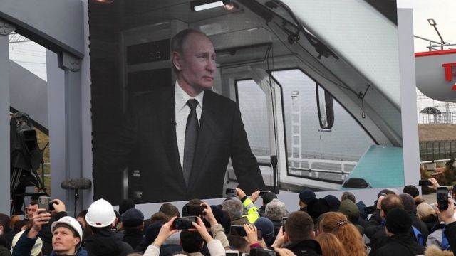 Россия 2014 йили аннексия қилган Қримга ташриф буюрган Президент Путин