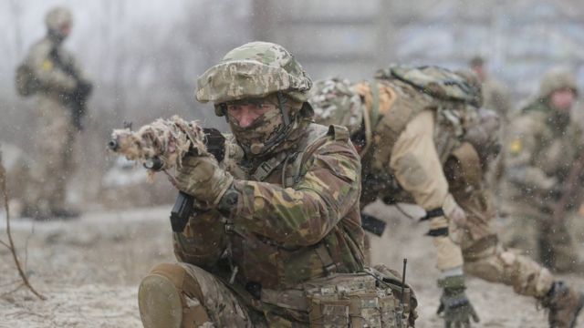 Ukrainian reservists taking part in military exercises near Kiev
