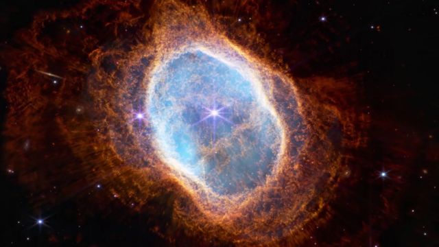 南环星云实际是一颗垂死恒星喷出的气体和尘埃的外壳（Credit: Nasa/ESA/CSA/STSCI）(photo:BBC)