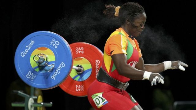 Siku ya Jumatano, mwanaolimpiki wa Cameroon Sonkbou Foudji, alishindwa kuinua chuma katika michezo ya olimpiki ya Rio.