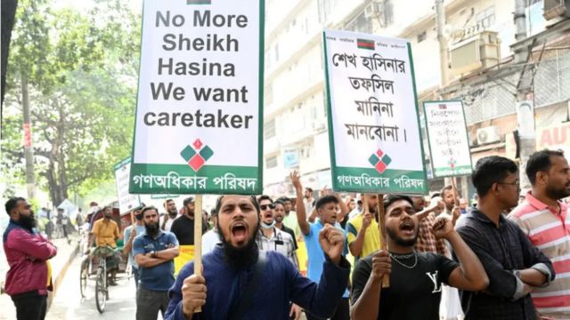 வங்கதேச பிரதமர் ஷேக் ஹசீனாவின் ஆட்சி சர்வாதிகாரத்தை நோக்கி செல்வதாக எழும் விமர்சனங்கள்