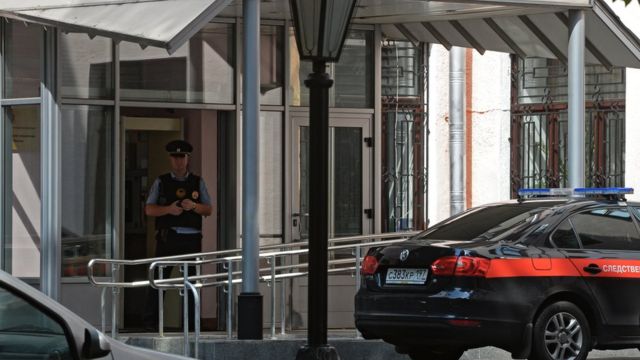 У здания Главного следственного управления Следственного комитета РФ по Москве