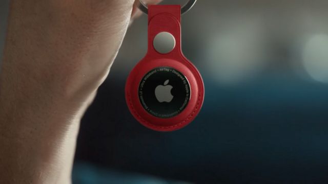 Apple unveils AirTag safety guide amid stalker fears - BBC News