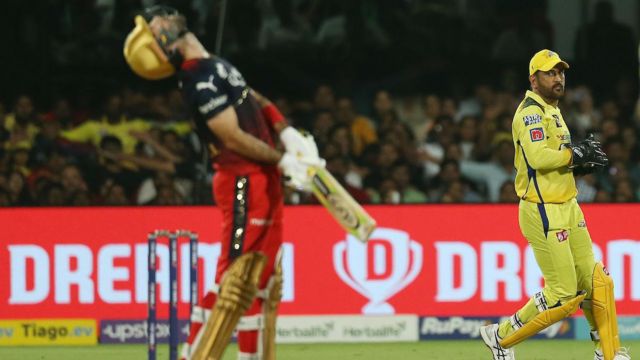 தோனி விரித்த வலையில் வீழ்ந்த கோலி