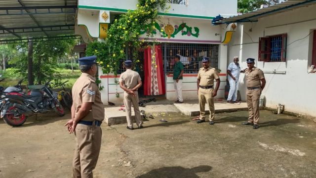 போலீஸ் சோதனையில் ரொக்கம்