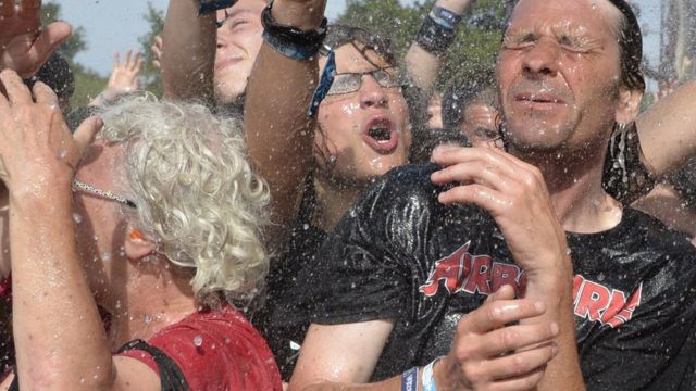 Público de un concierto de rock pesado