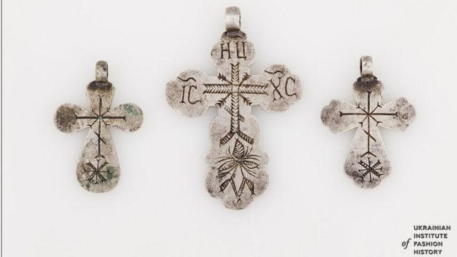 Серебряные женские крестики.