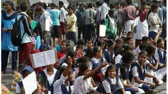 এই দাবিকে কেন্দ্র করে তেহট্টে স্কুলের ছাত্রছাত্রীরা পথ অবরোধও করেছে