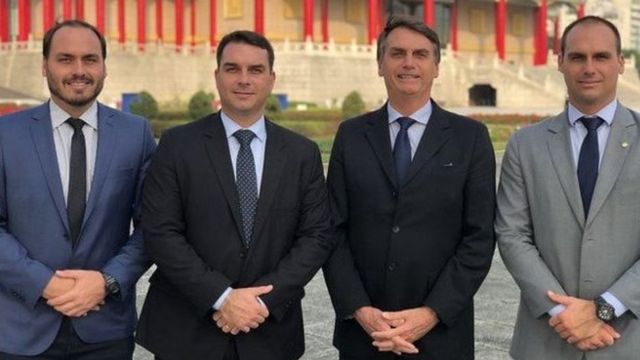 Carlos, Flávio, Jair e Eduardo Bolsonaro