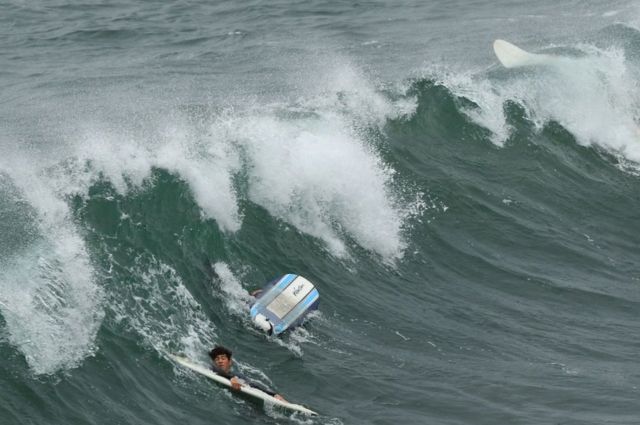 Pantai Manhattan, California, Sabtu ini.  Layanan Cuaca Nasional telah mengeluarkan peringatan tsunami untuk seluruh Pantai Barat Amerika Serikat.