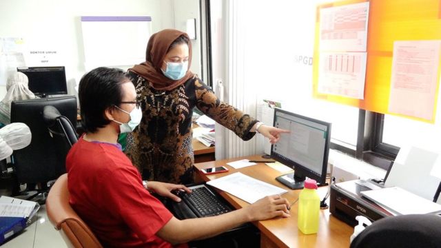 Covid Situasi Zona Merah Rumah Sakit Di Tengah Lebih Dari Satu