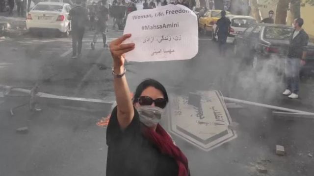 اتحادیه اروپا به طور پی در پی خواستار توقف سرکوب اعتراضات در ایران شده و تحریم های حقوق بشری علیه جمهوری اسلامی ایران را شدت بخشیده است