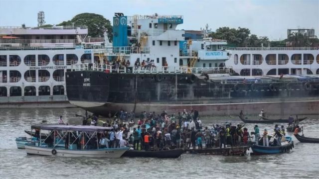 বাংলাদেশে যোগাযোগের অন্যতম প্রধান মাধ্যম বিভিন্ন ধরণের নৌযান।