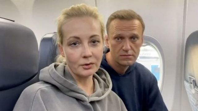 Alexei Navalny (right) and his wife Yulia on board a passenger plane in Berlin, Germany. Photo: 17 January 2021