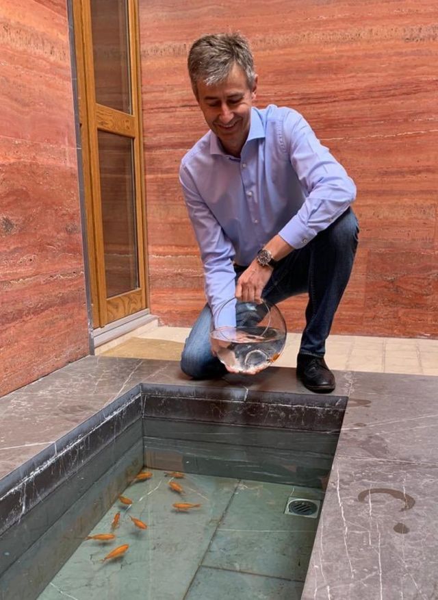 سفیر سوئیس در ایران هم نوشته که به لطف ماهی‌های سفره هفت‌سین حوض محل اقامت سفیر پر از ماهی شده است