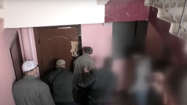 Ловить "опасного преступника" силовики пришли в гражданском Ловить "опасного преступника" силовики пришли в гражданском
