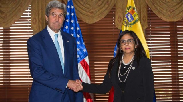 John Kerry y Delcy Rodríguez
