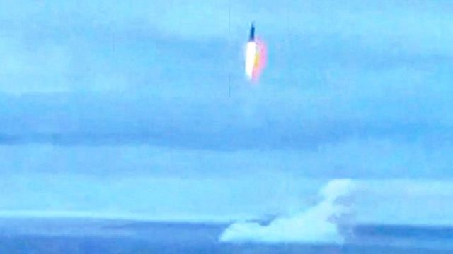 Um dos dois mísseis foi lançado de um submarino movido a energia nuclear no Mar de Barents