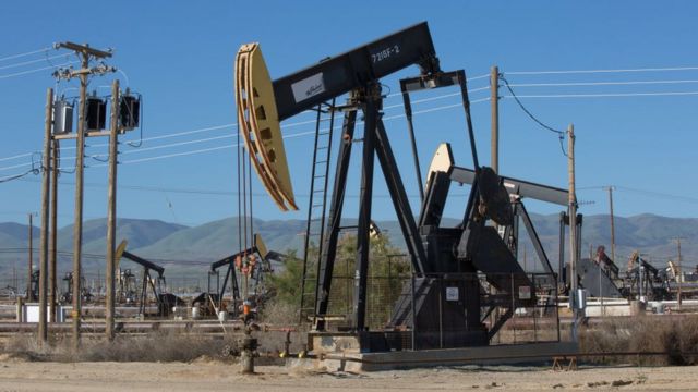 Pozo petrolero en California.