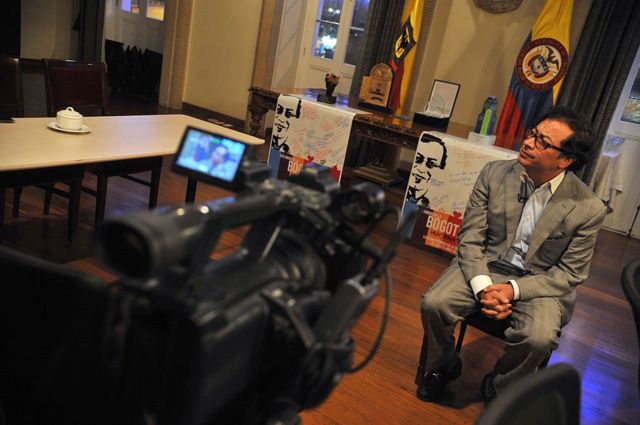 Gustavo Petro en una entrevista como alcalde de Bogotá en 2013.