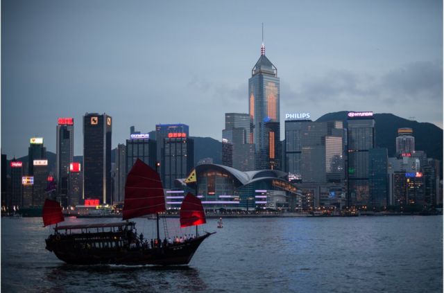 香港维多利亚港上世纪“臭港”变回“香港”的故事- BBC News 中文